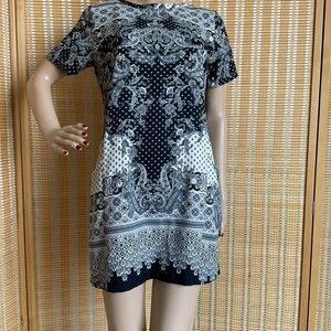 Abercrombie & Fitch Elegant Navy and White Patterned Mini Shift Dress w/ pockets